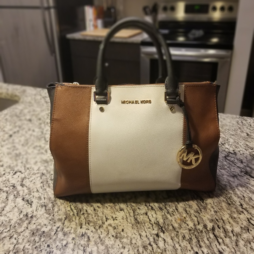 Michael Kors Purse - Picture 5 of 13